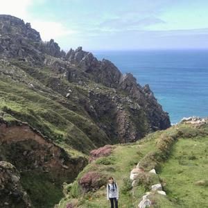 Meet your Posher, Emmi